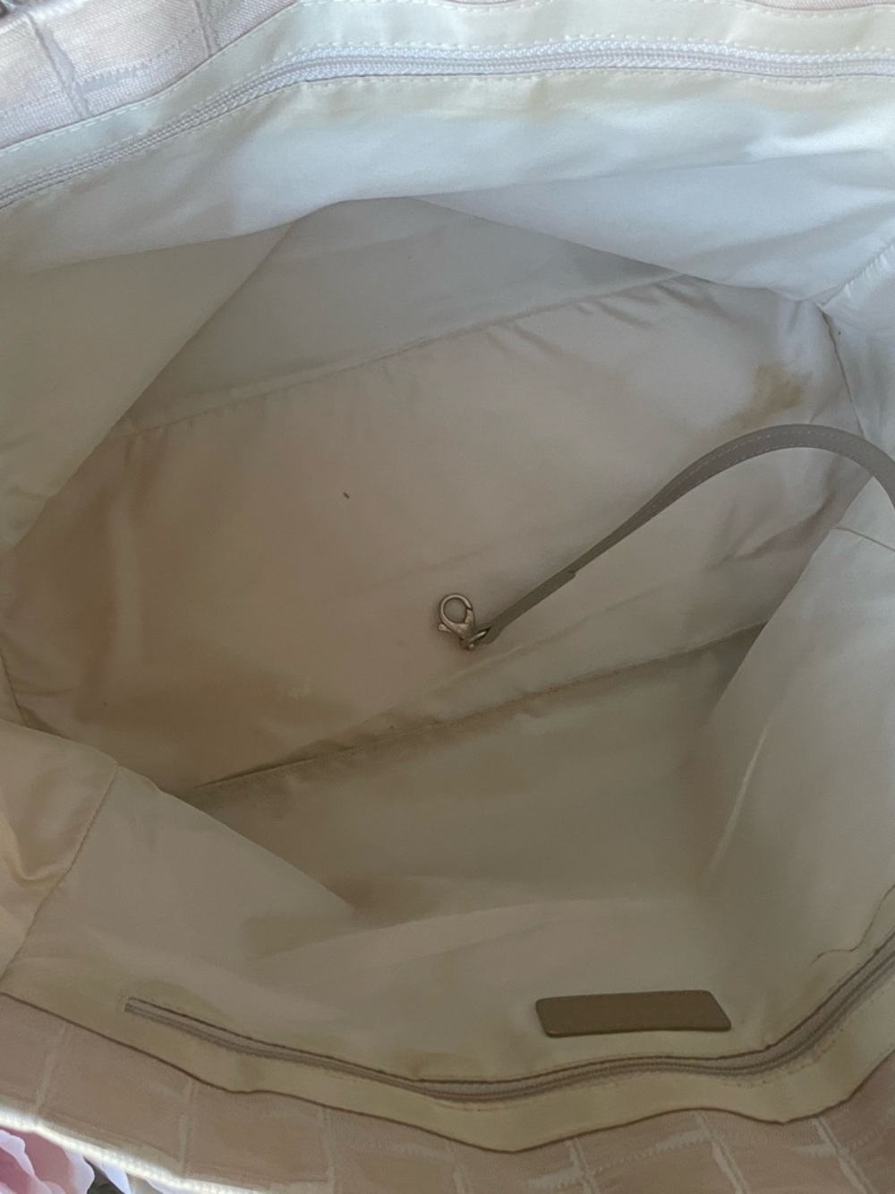 CHANEL Cream Jacquard Tote with Signature Motif - Picture 7 of 16
